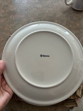 Cream Ceramic Dinner Plates 3pcs plus mug
